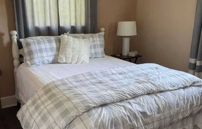 Cozy 2-bedroom apartment in welcoming Abbeville with AC, WiFi