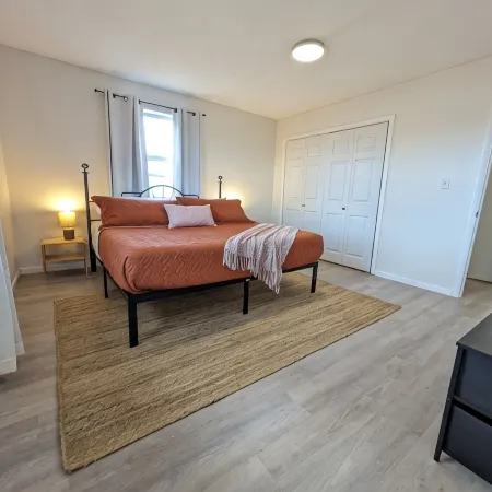 Full 3-bedroom house with entertainment room. 5 minutes to FLW front gate.