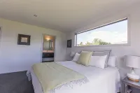 Modern Family  Holiday home with sensational views peaceful paradise (sleeps 11) - Gym