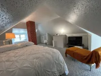 House of Funk - A Cozy & Eclectic Retreat in Des Moines’s Drake Neighborhood - บังกะโล