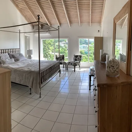 Spacious house with an amazing view of the ocean on a private deck.