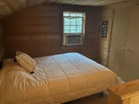 Waterfront Cabin off I-95 in Lumberton with WiFi, Foosball, Kayaks, Pet-friendly - 3성급
