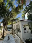 Bamboo House: Charming Private Tropical Oasis in the Heart of the Village. - Wifi