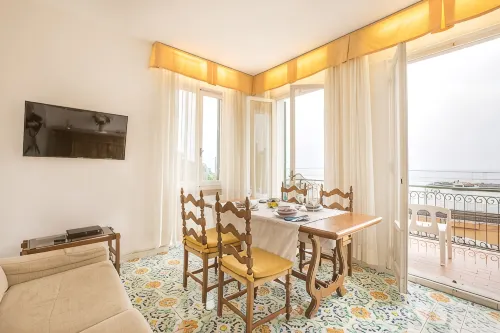 Charming Historical 4 Guests Apartment Stunning Sea View Free wi- fi Parking - 2-Star