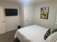Broadway Charmer, 3 minutes from Downtown and just 13 minutes from the Airport.
