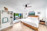 Heated Pool! Massive Gem+Close To Beach & Shops!