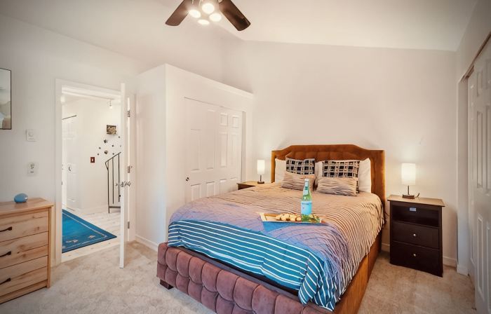 River Inn Cabin Theme Flat w/ Dock