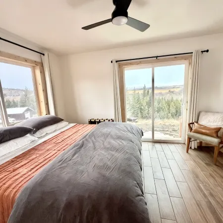 Relaxing Cabin with Waterfall near Glacier National Park - King Bed!