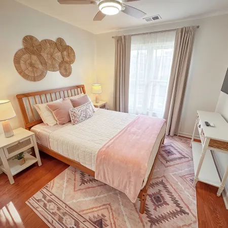 Boho Hideaway Townhome, 2br/2.5ba Near UofM/Highland Strip