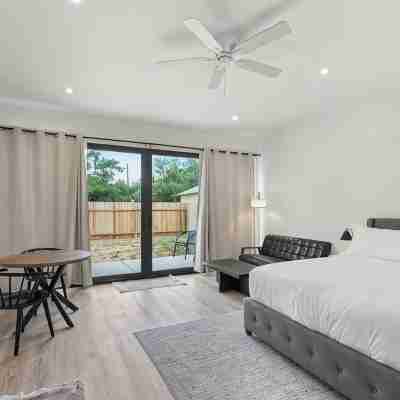 New SPA! Dwntwn DRIP Bluff St Cottage & Guest House! Walk to Food, Bars & Music! Rooms