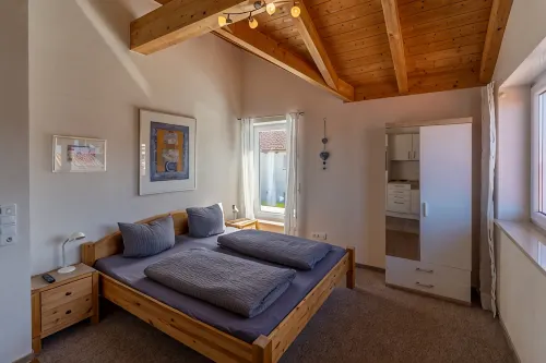 Astara- complete house in prime location with private garden - 3-Star