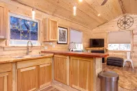 Kade's Cabin || 2 bed 1 bath urban cabin - Wifi