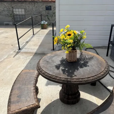Charming 2-bedroom cottage in Laredo with high-speed WiFi, AC