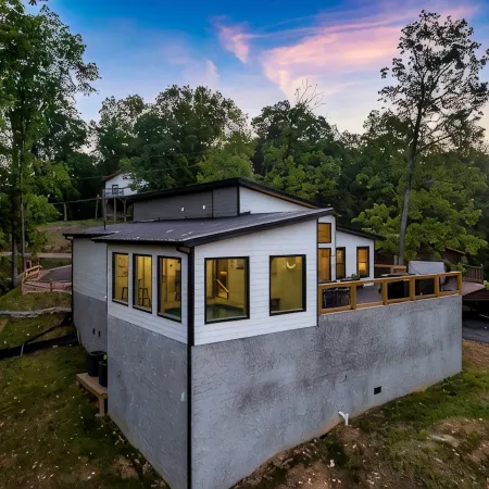 New luxury cabin w/ private pool, hot tub & view!
