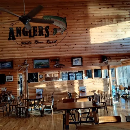 Anglers Riverfront Motel