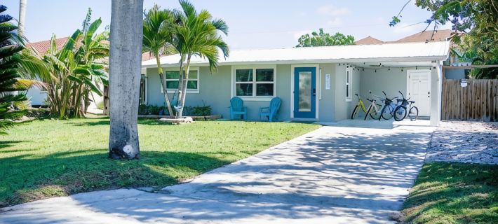 Escape to Paradise: Cozy Poolside Retreat in Bonita Beach Hotels in North Naples