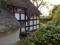 Heron View Riverside Retreat in Peaceful Rural Hamlet near Roman Town, Alcester - Apartments