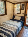 Tiny House~Creeks & River Nearby - 3 tähden