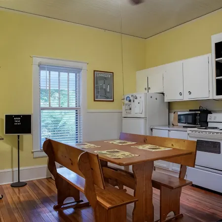 The Shabby Chic Studio - Cute 1-Bedroom Close to UNC!