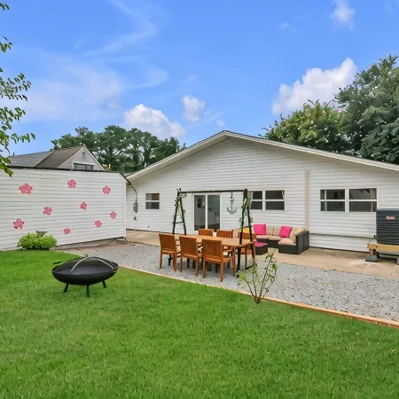 Charming 3bd - Near beaches - Foosball & Backyard