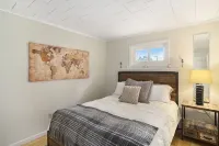 Manistee Charm :: Minutes from Beach & Downtown - 3-Star