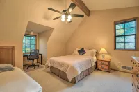 Spacious cabin with AC, private lake, hot tub, movie room - Boutique