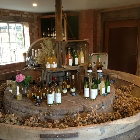 Luxury Coach House in beautiful rural village, scenic walks & 3 miles to Ledbury