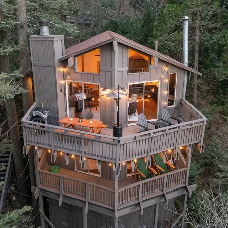 Cozy Treehouse with Lake View of Lake Arrowhead - 5 min from Village and Skypark