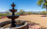 Luxe Guest House with Hot Tub + Pool - Holiday bungalows