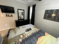 Fisherman's Flat    Cozy 3-bedroom cabin short walk to water at Cypress Cove - 3 estrellas