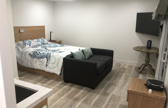Studio with Private Entrance / Patio / Hot Tub