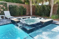 The Palm - East Beach Private Retreat - Saltwater Pool, Hot Tub, Beach Access! - 4성급