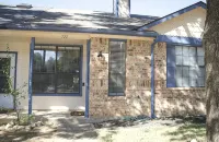Serenity in Heart of DFW w/ PRIVATE parking & KING Bed ⭑ Min. from DFW Airport + - Kitchens