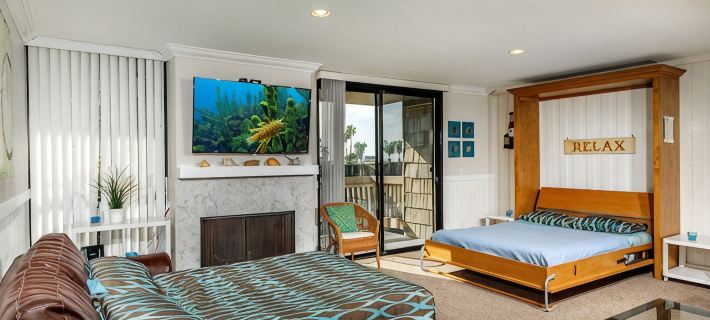 Newly renovated - Direct Ocean View - steps to Ocean Hotels in Oceanside