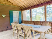 Cozy, lake view cottage in Ellsworth, Maine! - 3성급