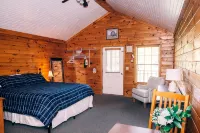 600 Sq. ft Cabin with King Size Bed - Quiet Location, Close to Skiing - 3-Star