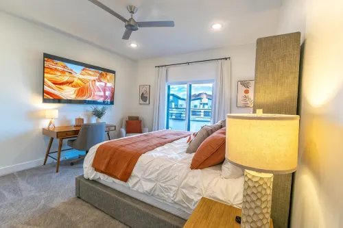 New townhome. Private hot tub! 30 minutes to Zions. EV Charger plug - balcon