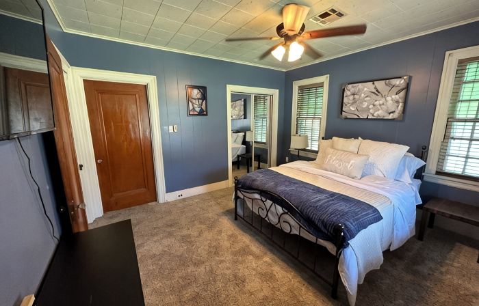 Stay in Our Quaint Cottage Retreat for a Memorable Escape!