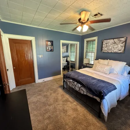 Stay in Our Quaint Cottage Retreat for a Memorable Escape!