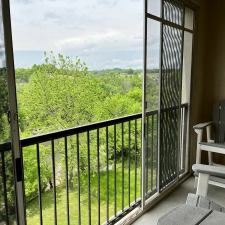 Luxury Riverfront spacious Condo in Perfect Location near Tanger Outlets
