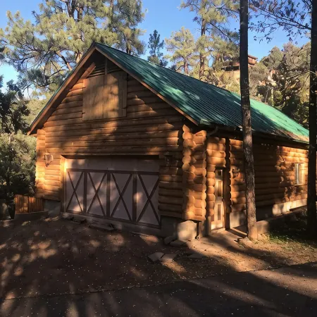 Beautiful bunkhouse in forest just hours outside Phoenix metro area
