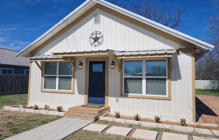 Pet-Friendly Home for 7 with Fire Pit