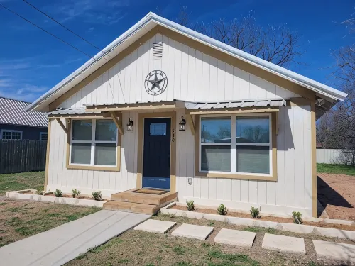 Pet-Friendly Home for 7 with Fire Pit - Wifi