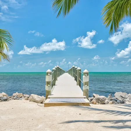MILLION DOLLAR VIEW very private 4 bedroom resort with pool, pier, kayaks, spa