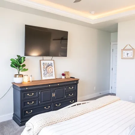 Castle Peak home w/HOT TUB, GAME ROOM + COMMUNITY POOL.