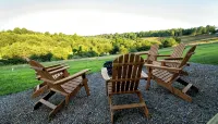 5 Mi to Old Man’s Cave / Hot Tub + Views - Chalets