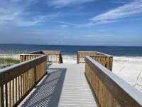 Walk To The Beach At Beacon Hill. - 2-Star
