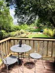 Downtown St. Helena retreat with pool, bocce ball and privacy. Permit #PL23-019 - Wifi