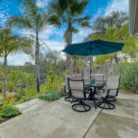 Secluded Home, Sleeps 11+  Solar Heated Pool.  Hot Tub Spa,  9 Miles to Beach
