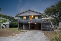 New Remodel! Walk to Beach. Private Heated Pool & Hot Tub. Fenced Yard. Dogs ok. - balcony